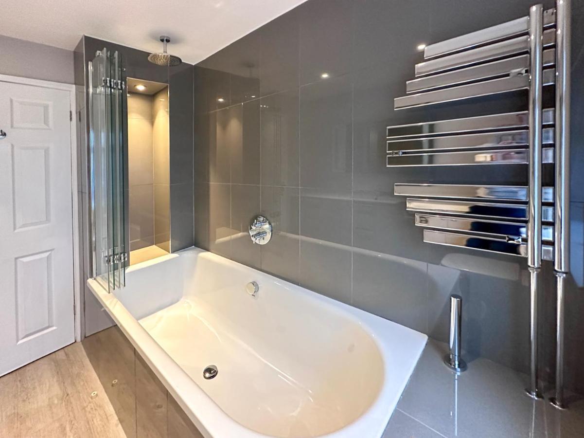 Blunsdon Lodge - Spacious Bungalow, High Speed Wi-Fi, Free Private Parking, Garden Swindon Eksteriør bilde