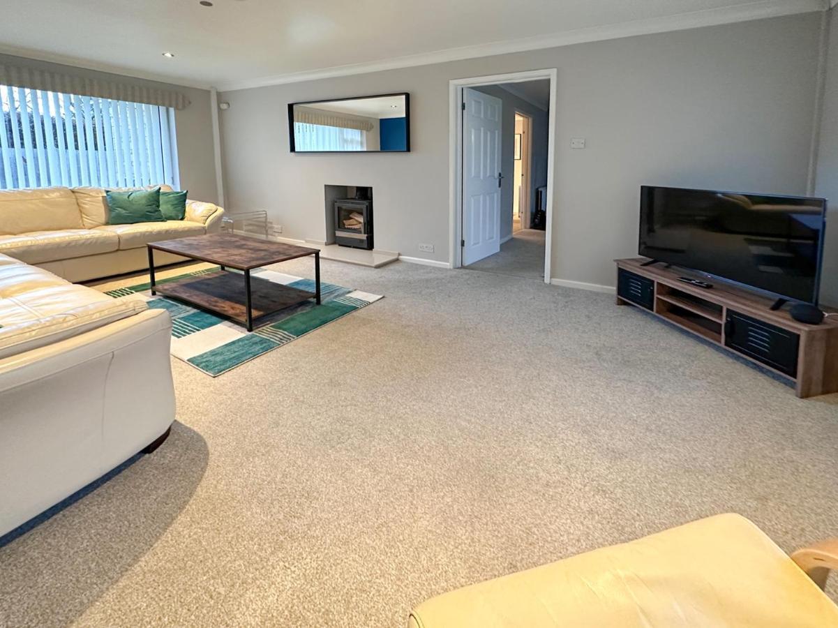 Blunsdon Lodge - Spacious Bungalow, High Speed Wi-Fi, Free Private Parking, Garden Swindon Eksteriør bilde
